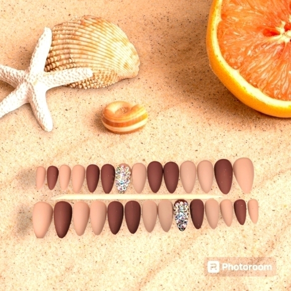 Press On Nails Short Almond Brown Diamond Design - Picture 1 of 1
